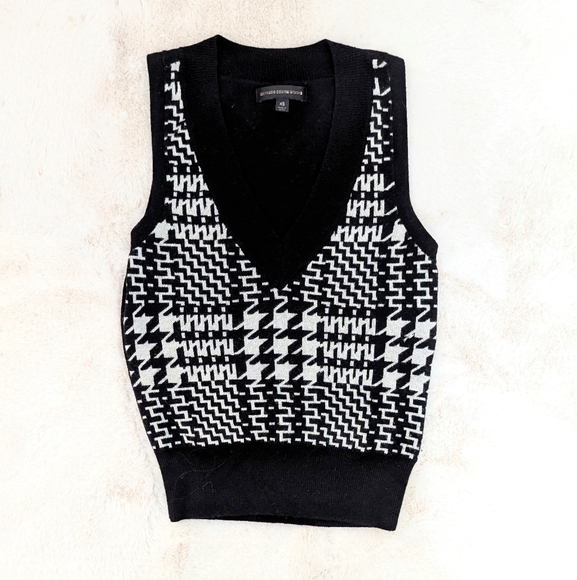 Express V-Neck Sweater Vest - Picture 1 of 4